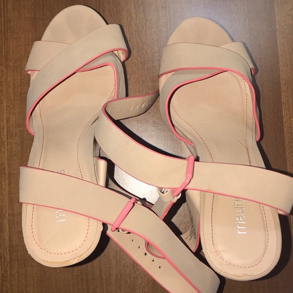 Maurice’s Tipped Wedge Cork Heel Sandal Size 8 - Picture 5 of 7